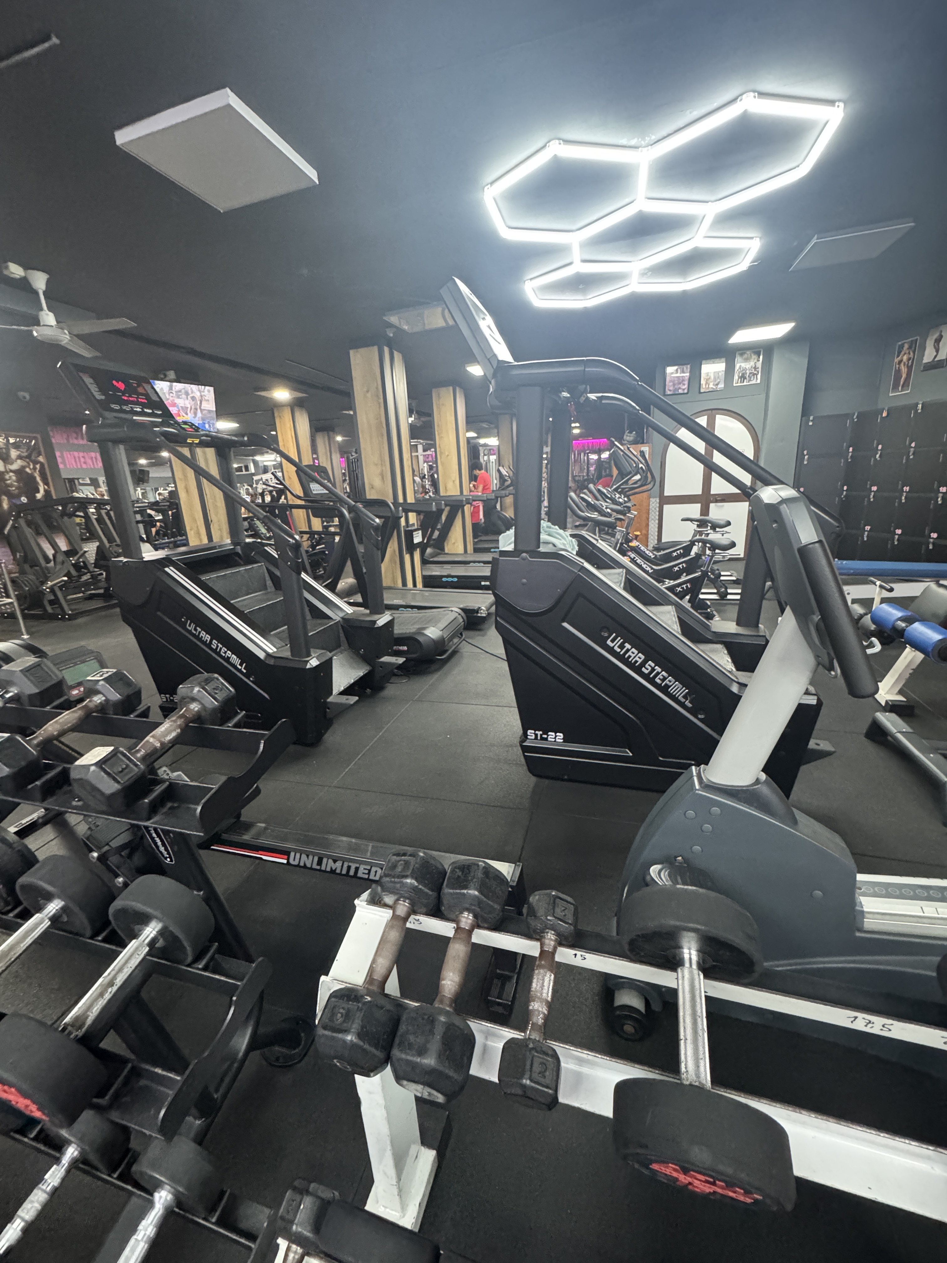 Steppers y máquinas de cardio en Gimnasio Nuevo Estilo Fuengirola